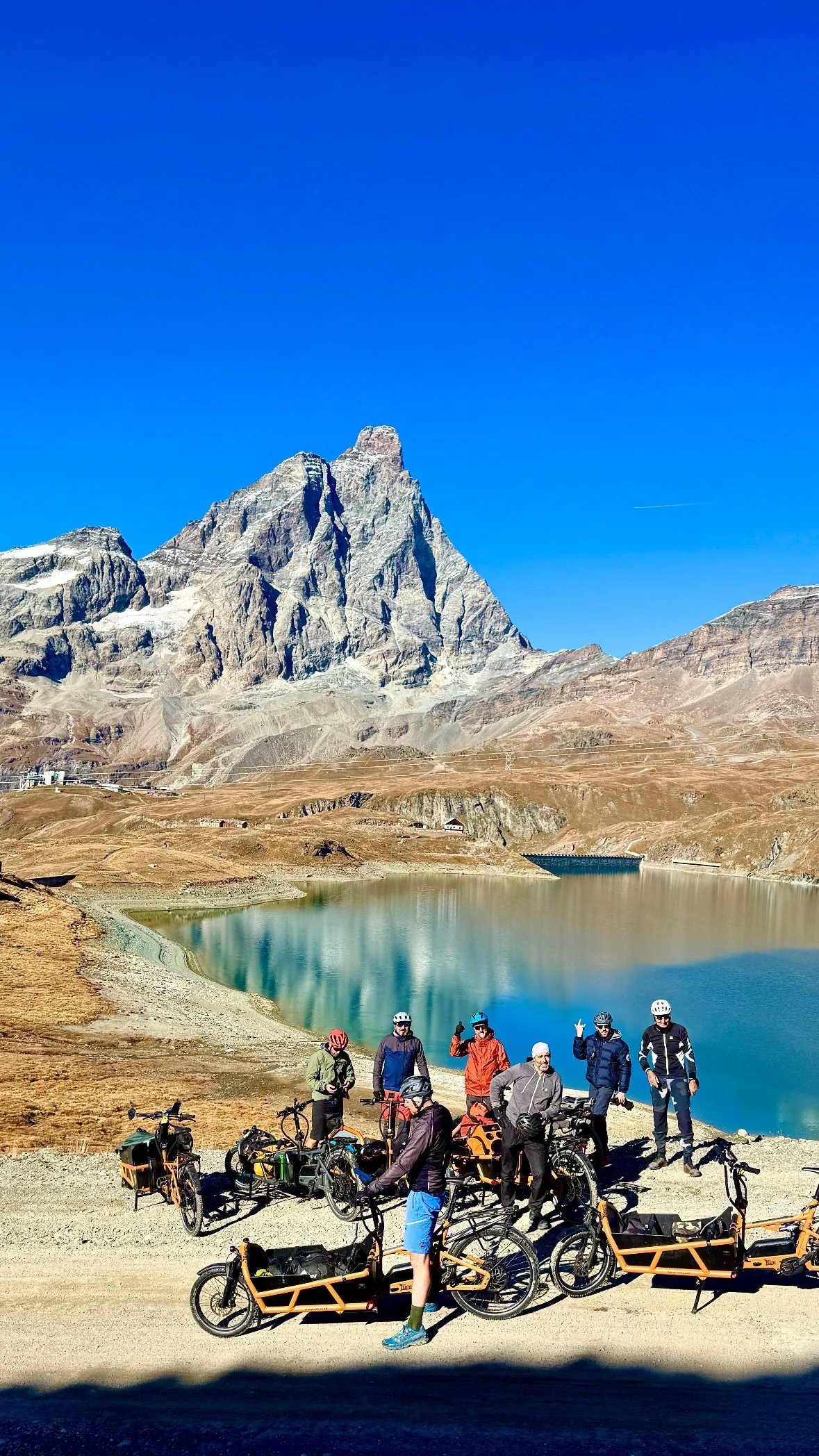 BigaAdventure 2025, Cervinia — il gruppo al Lago Blu con il Cervino
