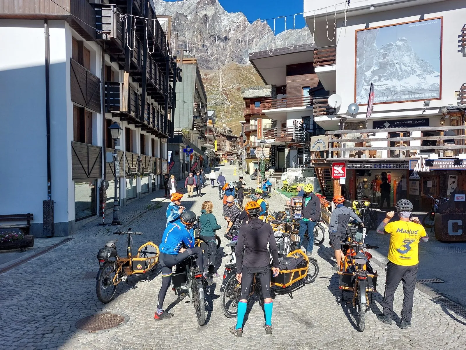 BigaAdventure 2025, Cervinia — il gruppo tra le vie del paese