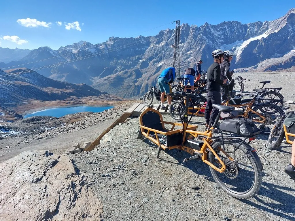 BigaAdventure 2025, Cervinia — sosta panoramica sopra il lago di montagna