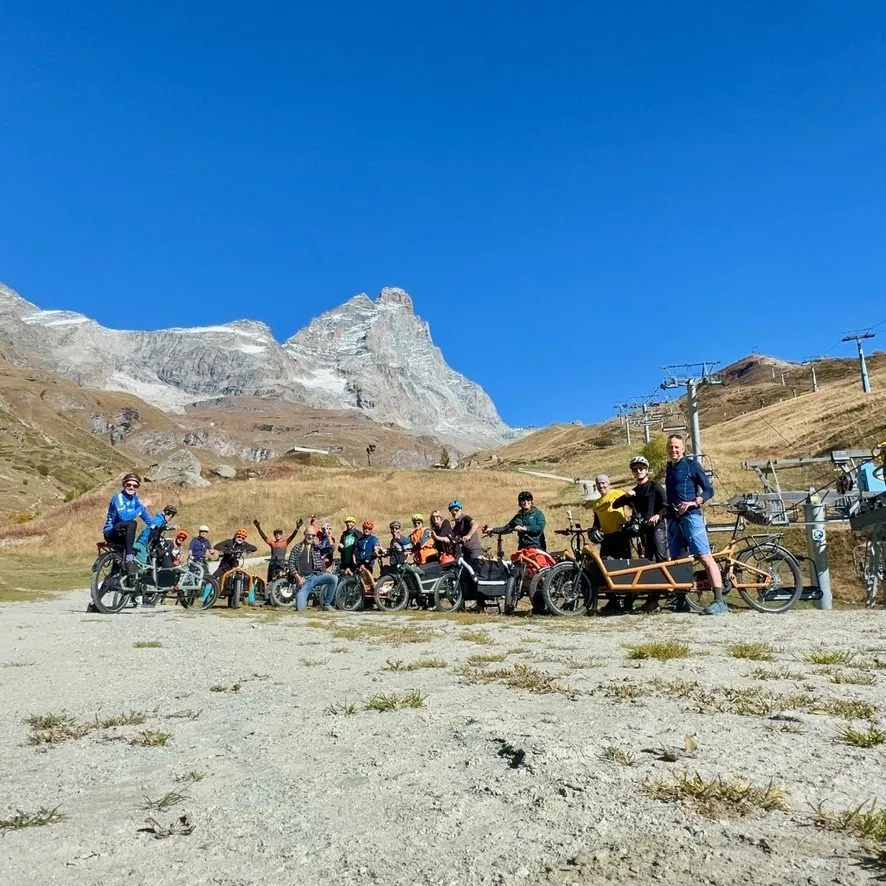 BigaAdventure 2025, Cervinia — foto di gruppo sotto il Cervino